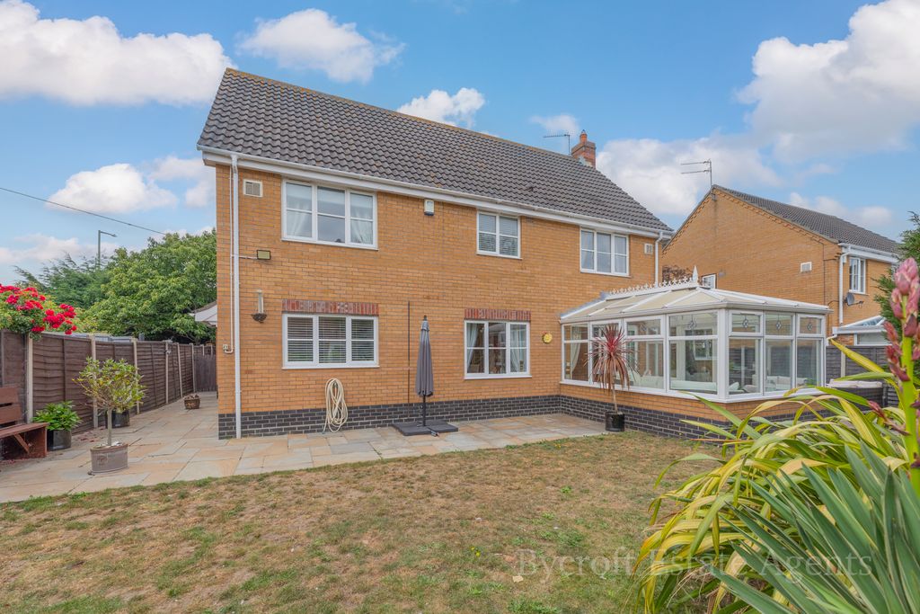 Property photo 2 of 25