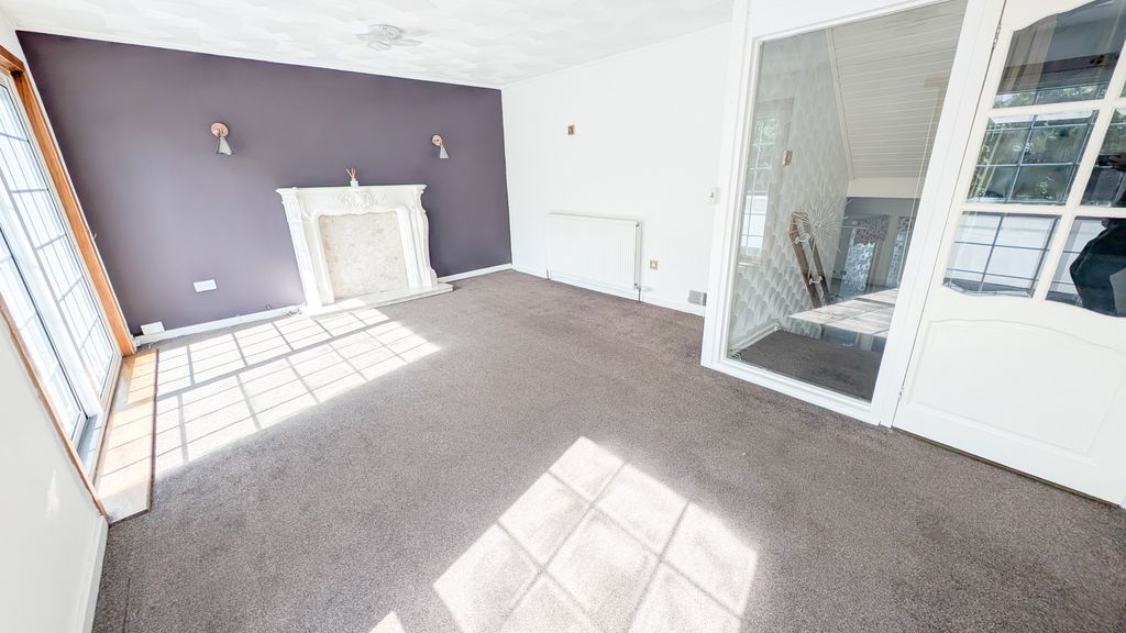 Property photo 2 of 13 Lounge