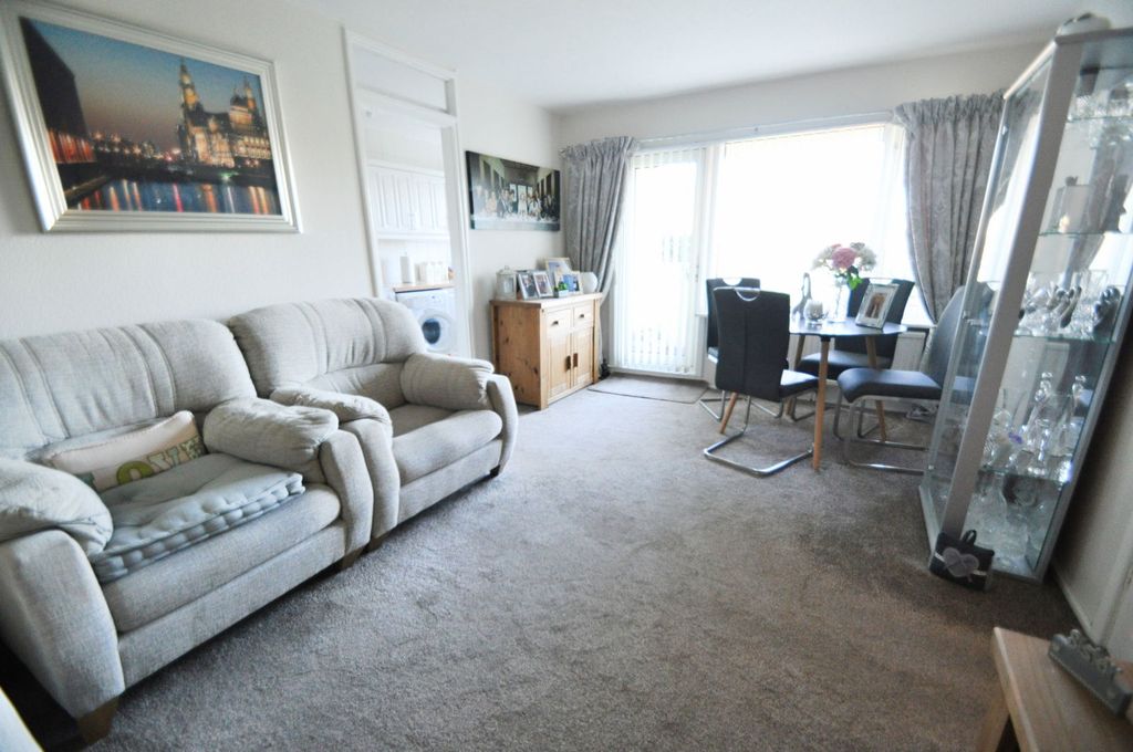 Property photo 2 of 31