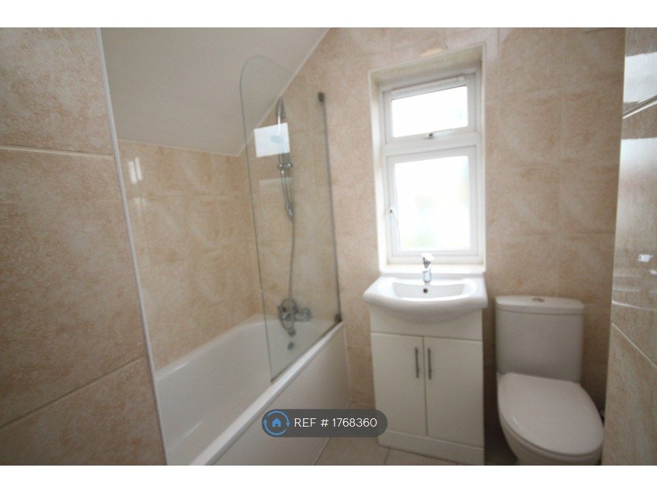 Property photo 3 of 10 Bathroom