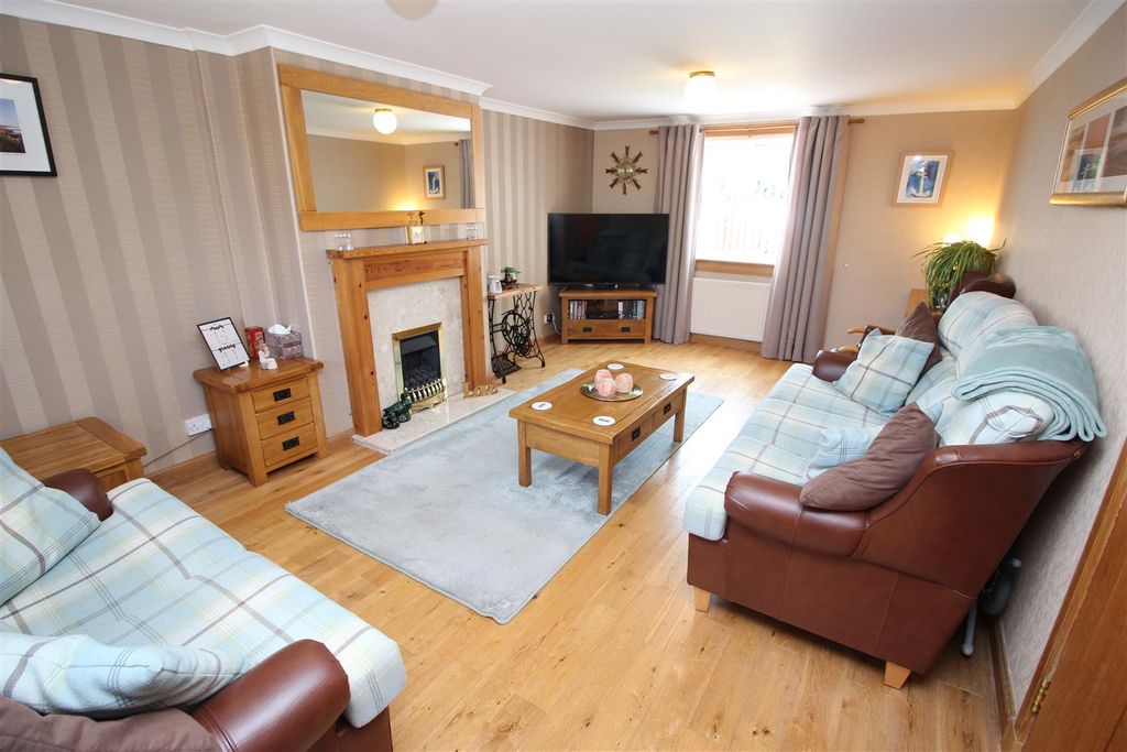 Property photo 2 of 25