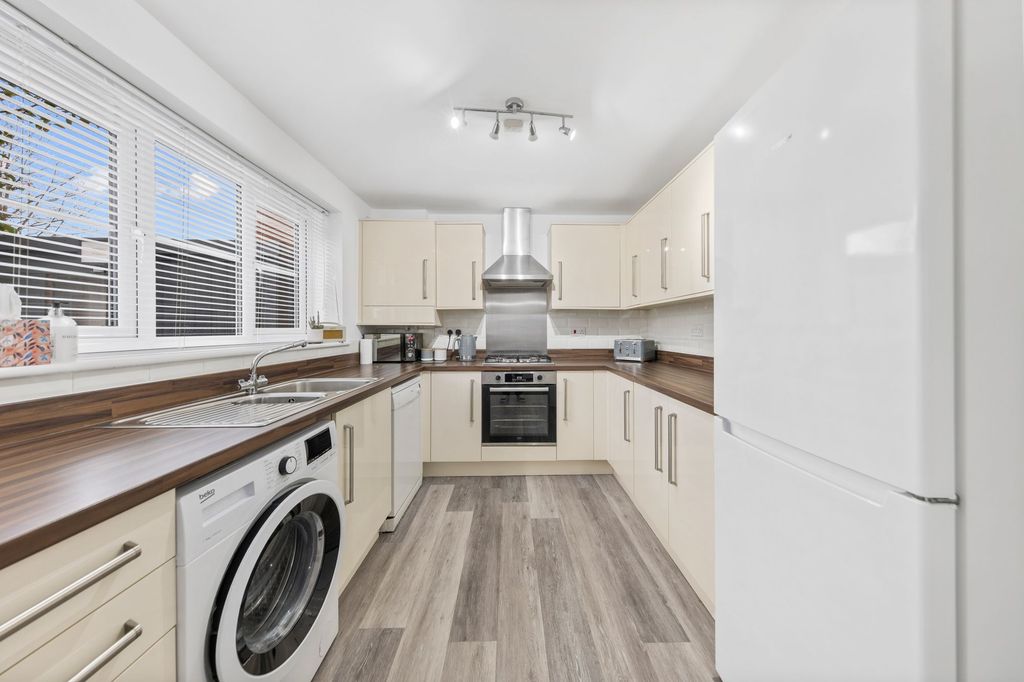 Property photo 3 of 26