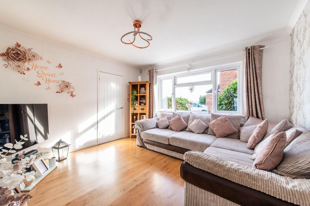 Property photo 3 of 17 Living Room