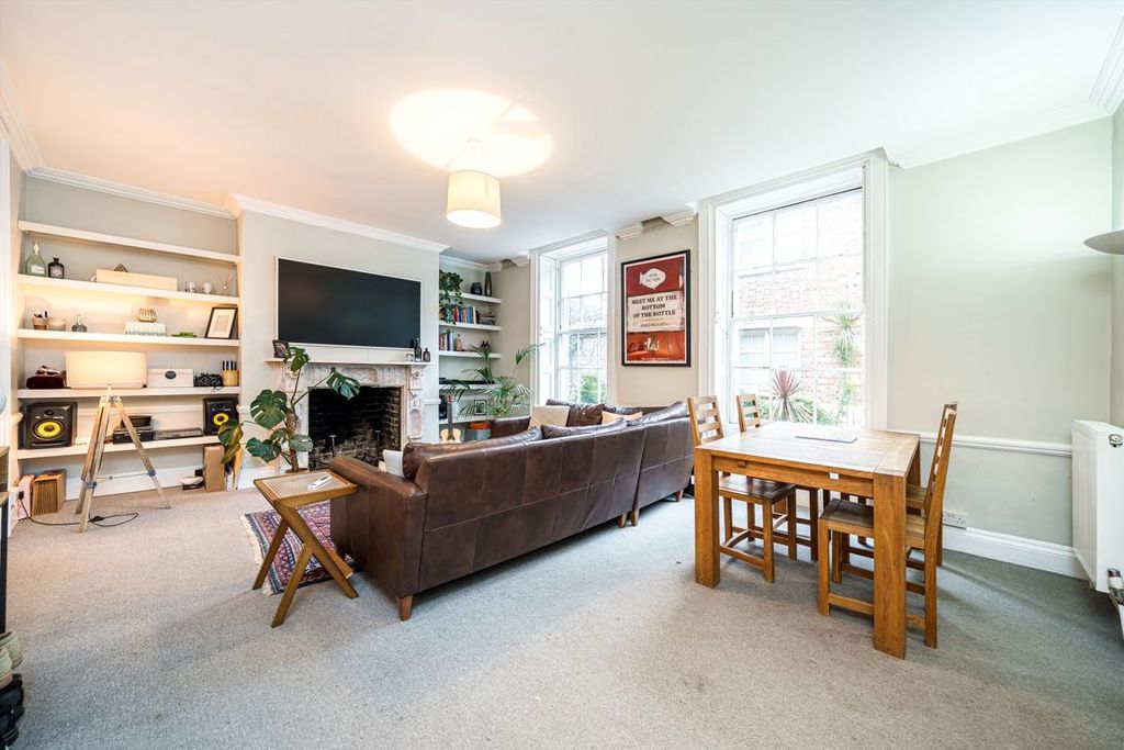 Property photo 2 of 6