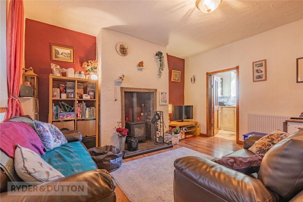 Property photo 1 of 20 Lounge