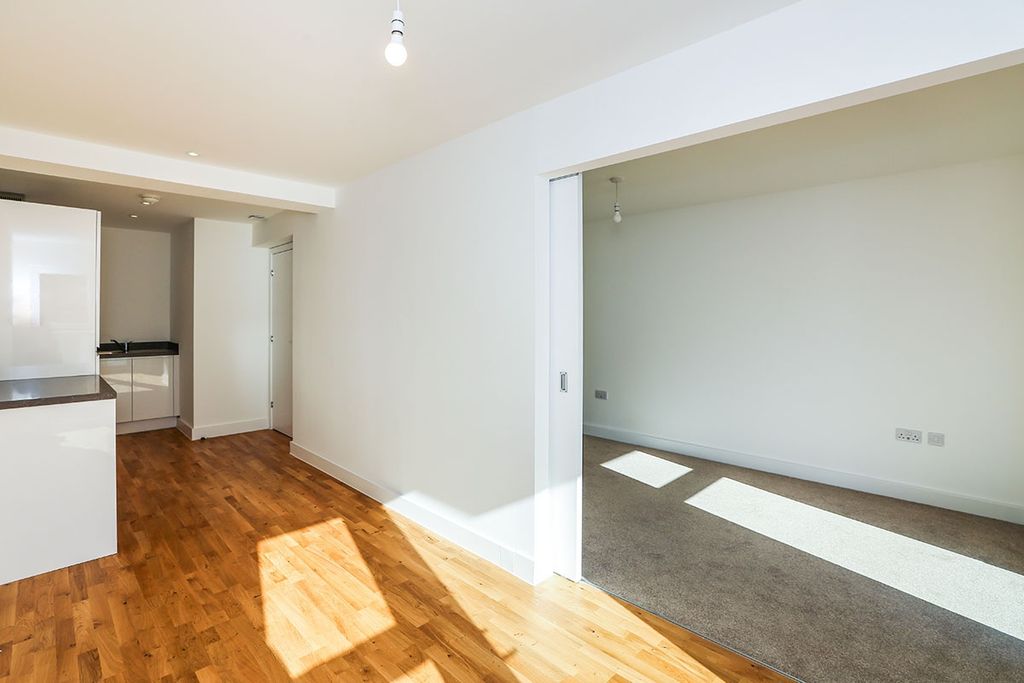 Property photo 2 of 13 Main Page