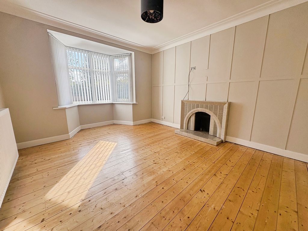 Property photo 2 of 14 Lounge