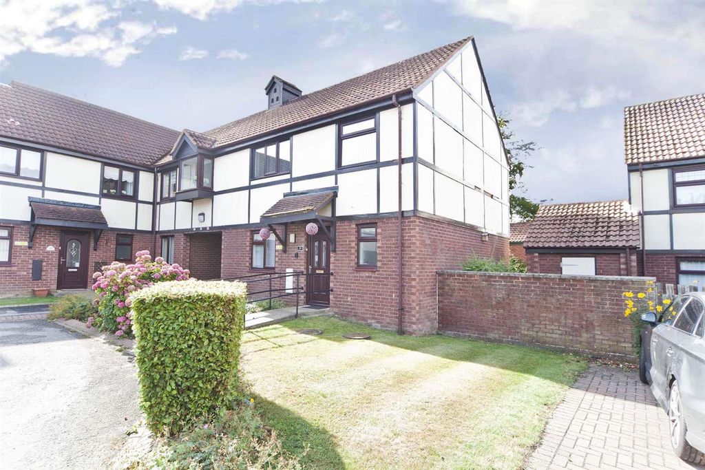 Property photo 2 of 17