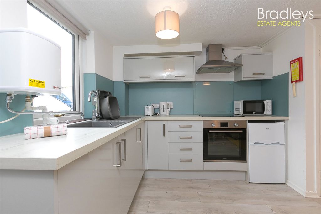 Property photo 2 of 11 2 - Picture No. 14