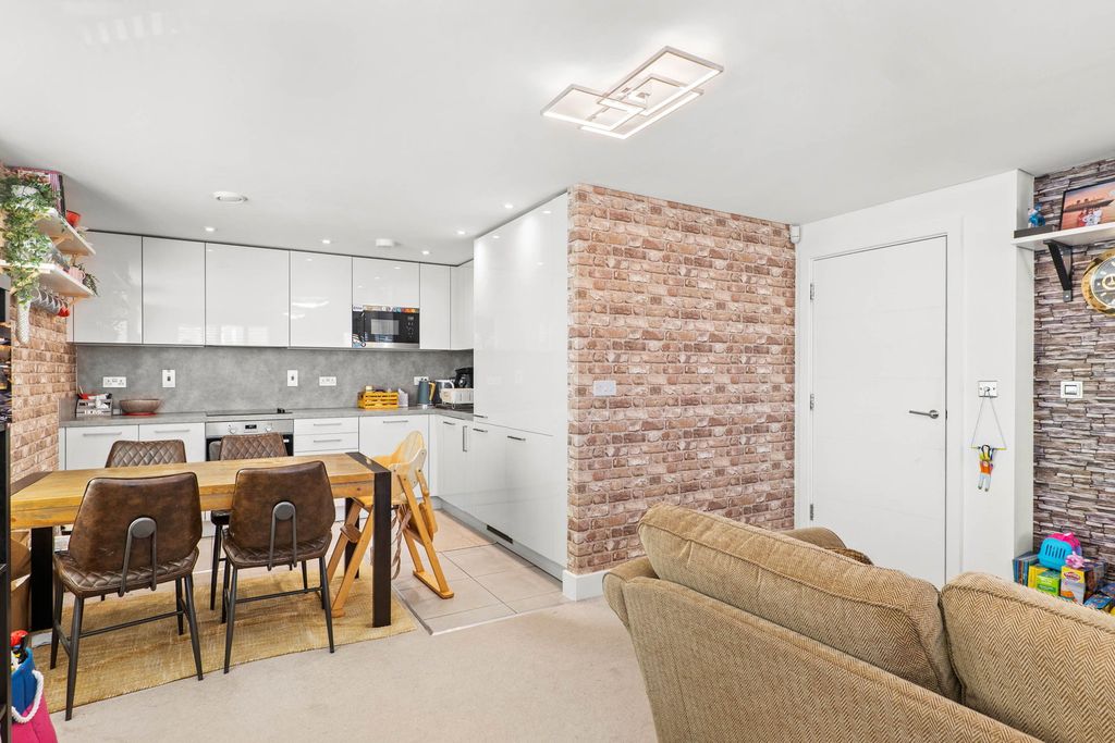 Additional image 5 of 3 bed flat for saleApartment 16, Parian House, Princes Drive, Diglis, Worcester. WR1
