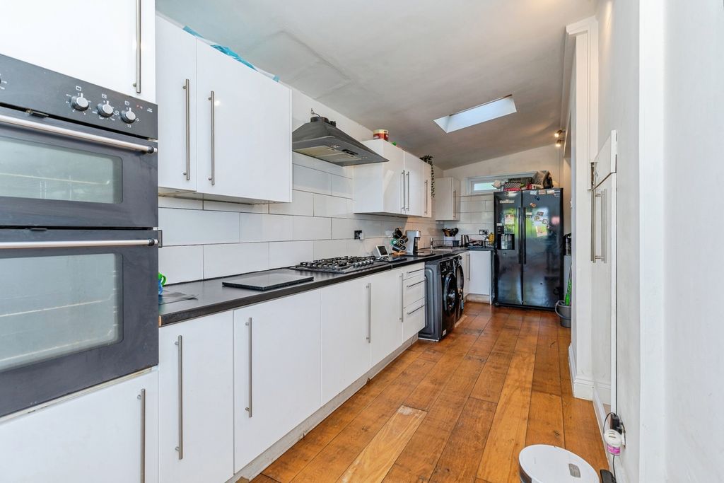 Property photo 3 of 16 Kitchen