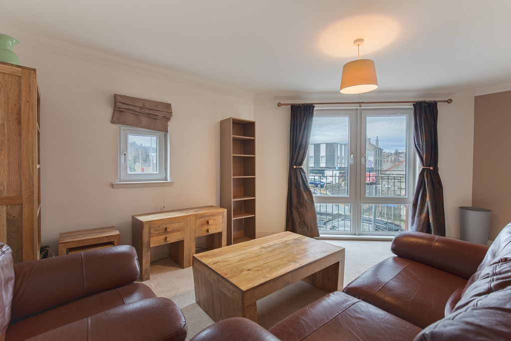 Property photo 3 of 16 Living1