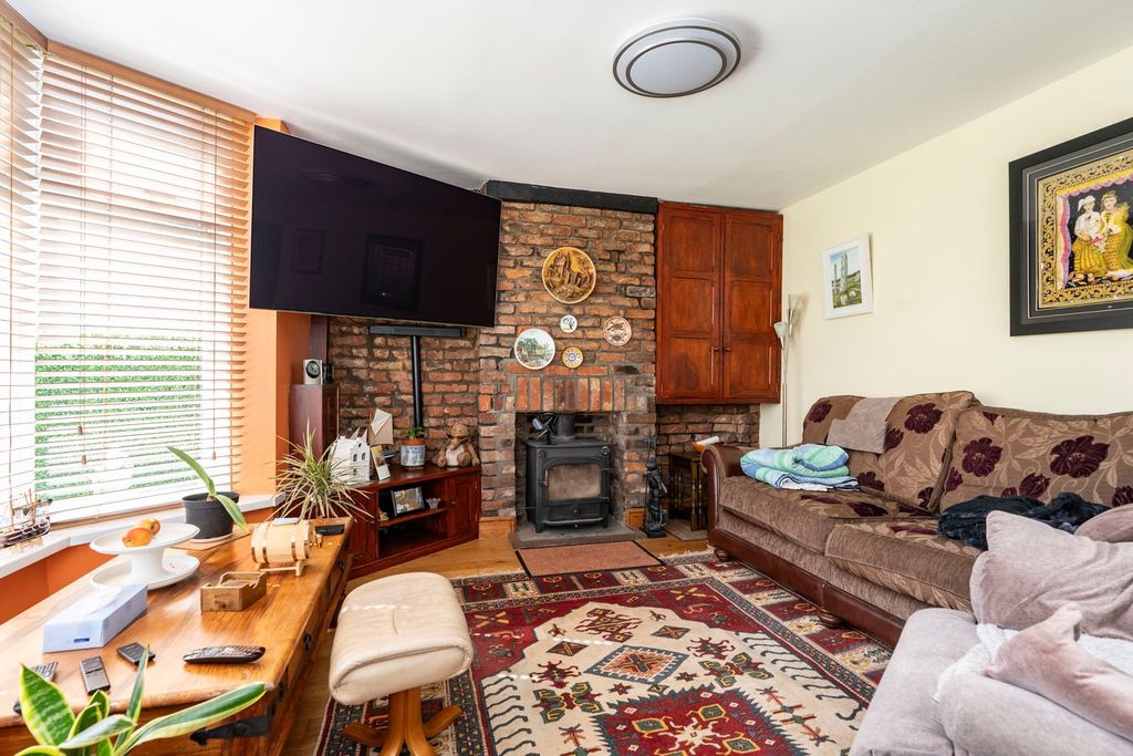 Property photo 2 of 17