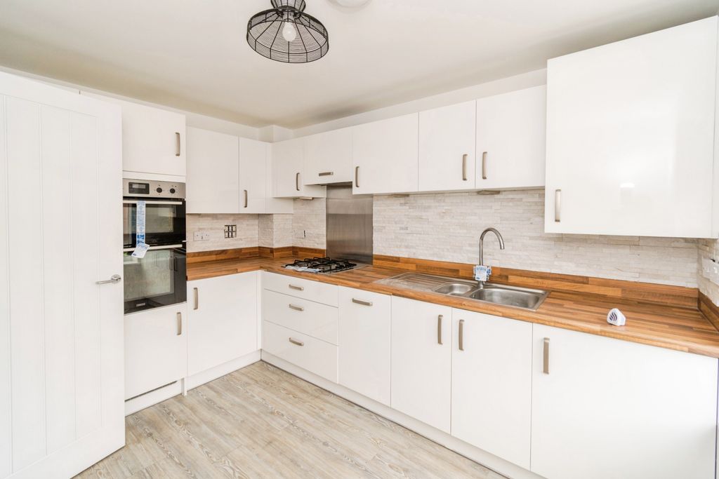 Property photo 3 of 23