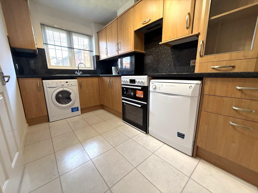 Property photo 2 of 17 Kitchen
