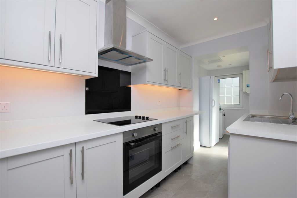 Property photo 2 of 8 Photo 02