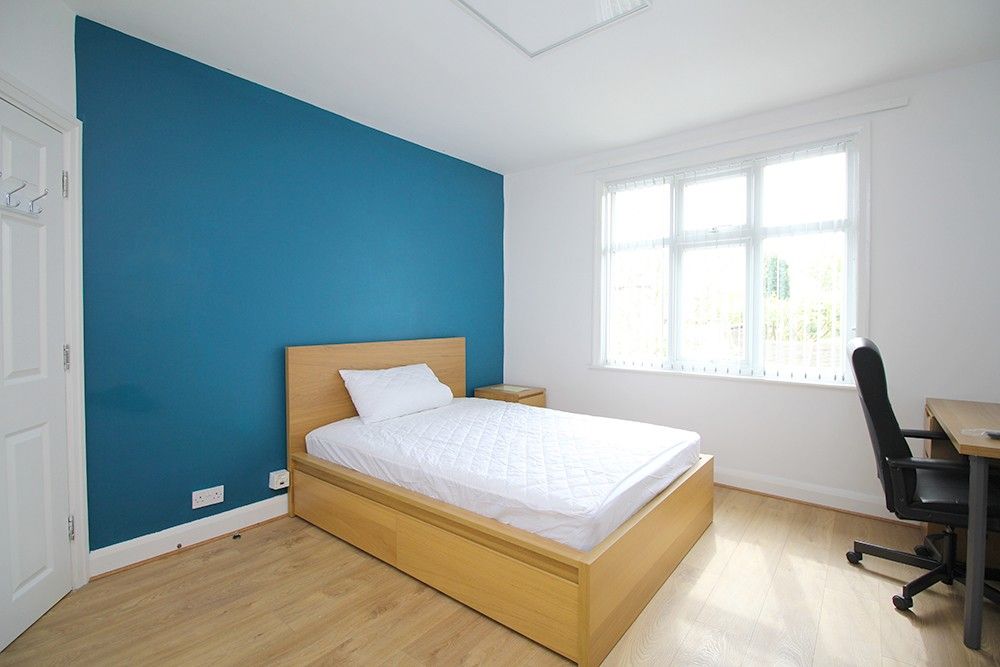 Property photo 1 of 18 The Room (Main)