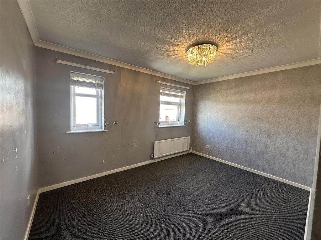 Property photo 3 of 11 Bedroom One