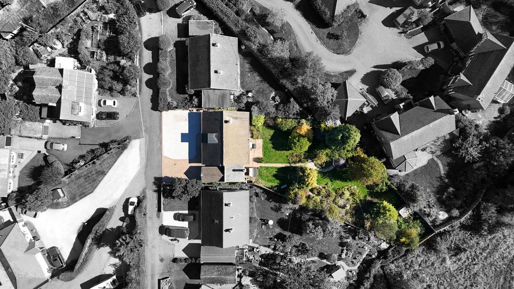 Property photo 2 of 36