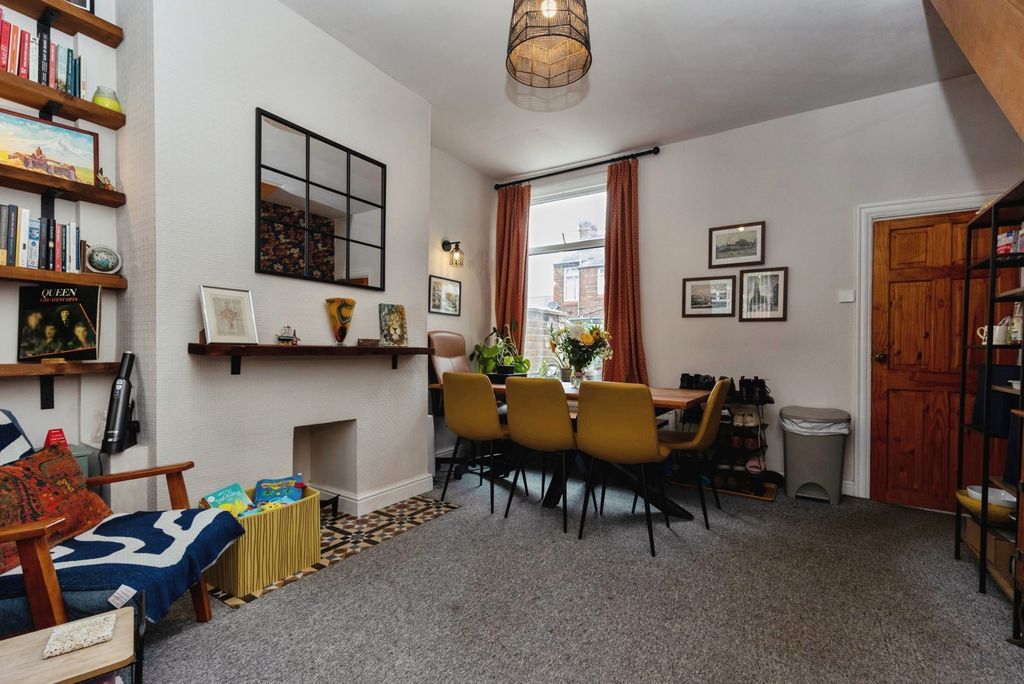 Property photo 3 of 19 Pbox-Img.Jpg