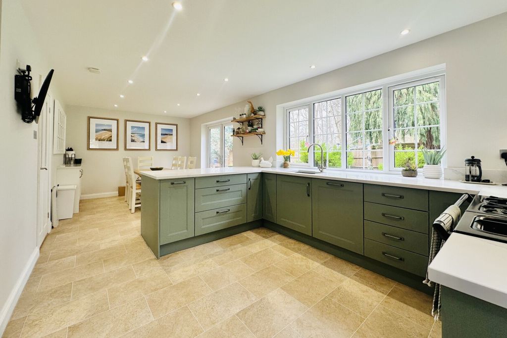 Property photo 2 of 17 Picture No. 36