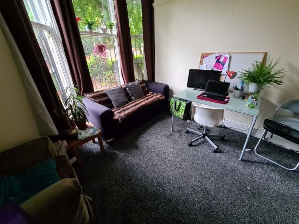 Property photo 1 of 6 A Comfortable Living Room Featuring A Sofa, A Desk...
