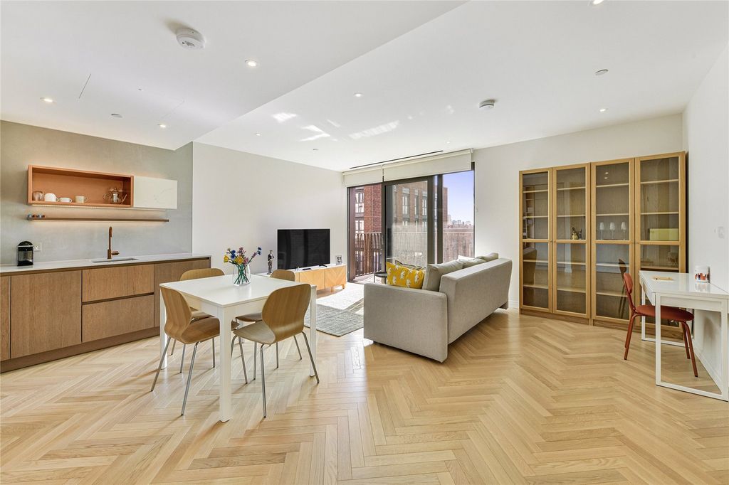 Property photo 1 of 21 Kitchen/Reception