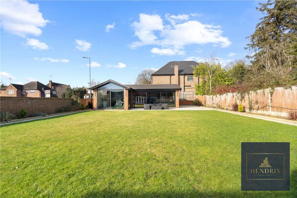 Additional image 12 of 4 bed detached house to rentHigh Road, Chigwell IG7
