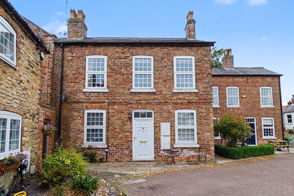 Property photo 1 of 17 2 Manor House Farm, North Newbald, York Yo43 4Td