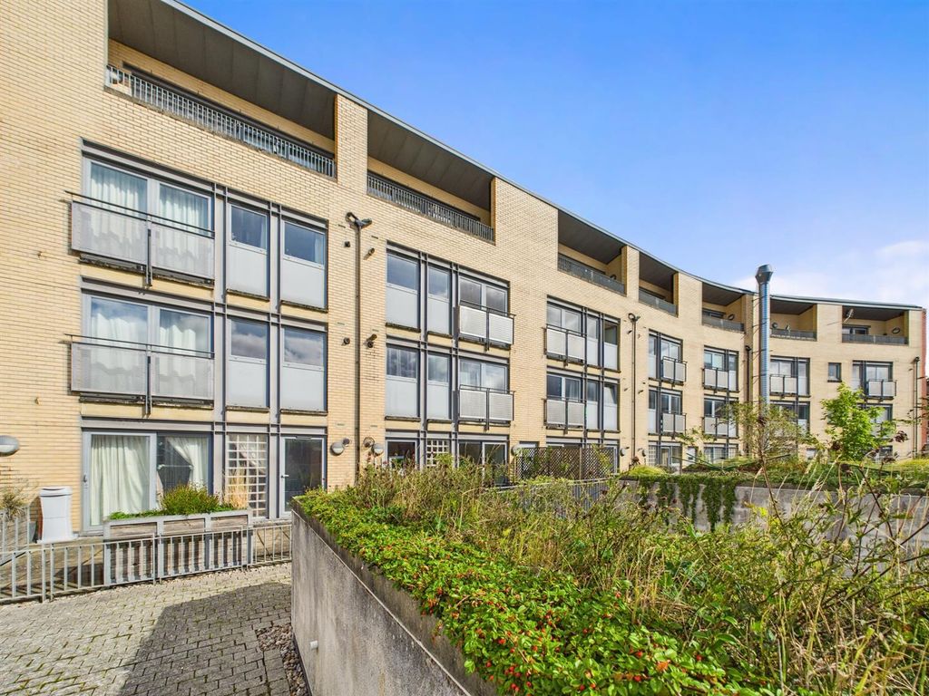 Property photo 1 of 25 Cam03782G0-Pr0197-Still005_Alt.Jpg