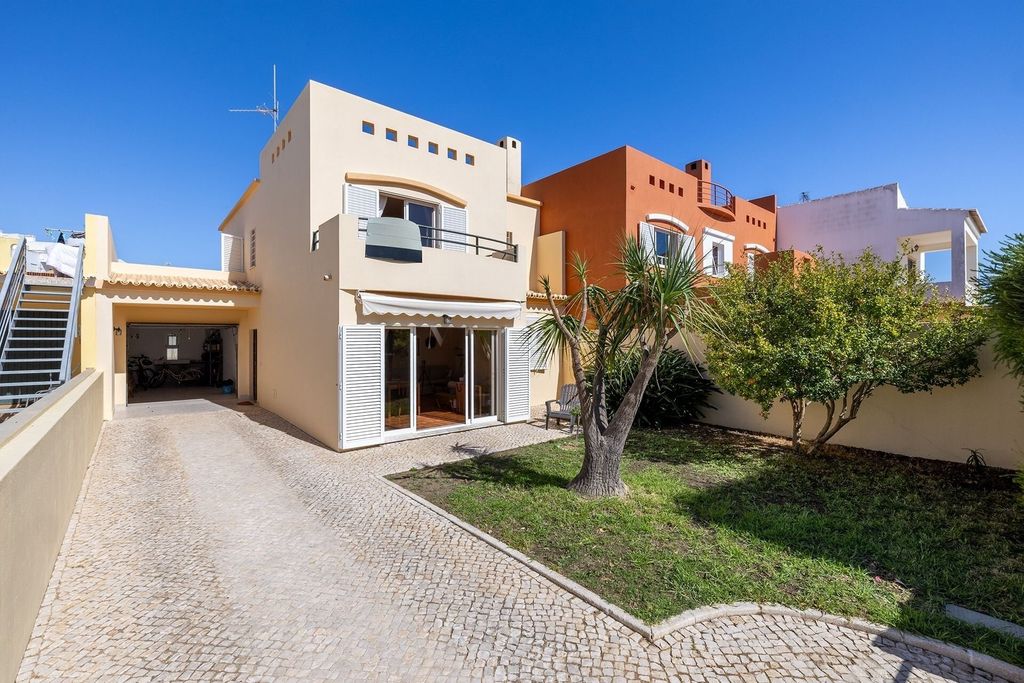 Property photo 1 of 36 4-Bedroom Villa With Garden And Garage Just 1 Km From Porto De Mós Beach — Lagos