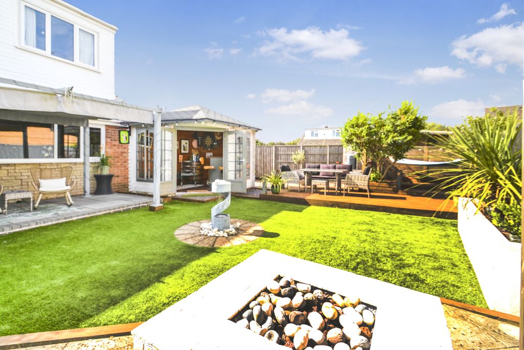 Property photo 2 of 32 Rear Garden