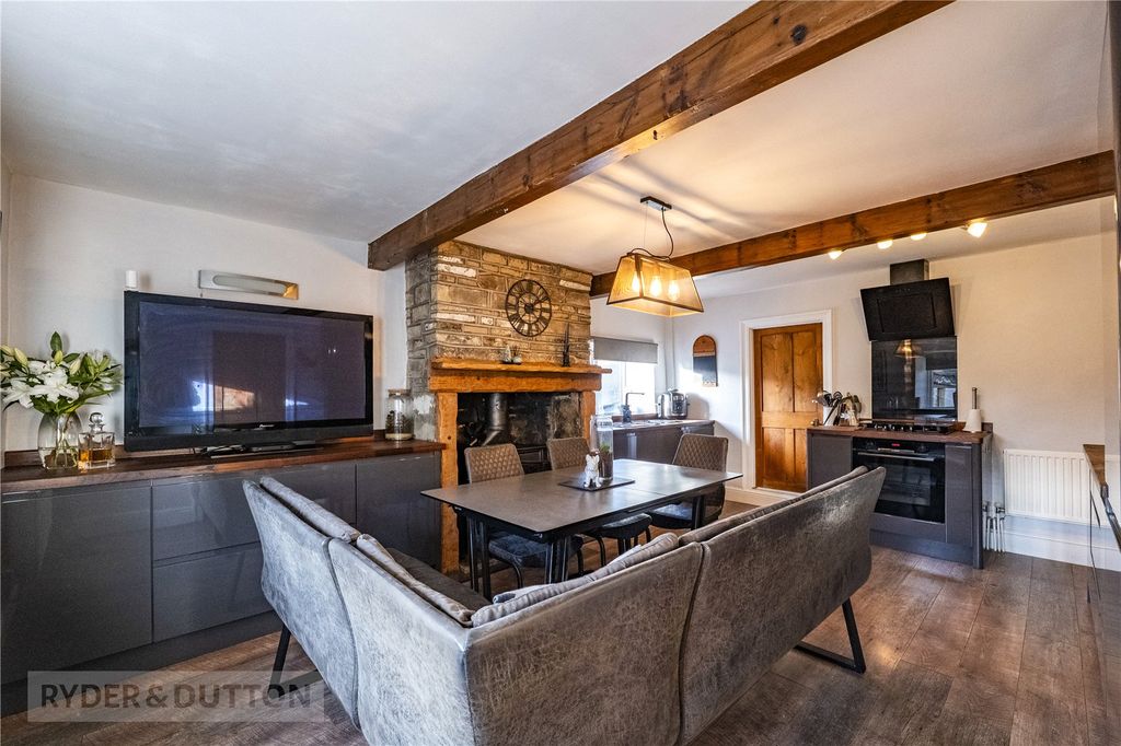 Property photo 2 of 22 Dining Kitchen