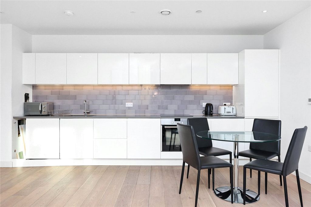 Property photo 2 of 17 Picture No. 29