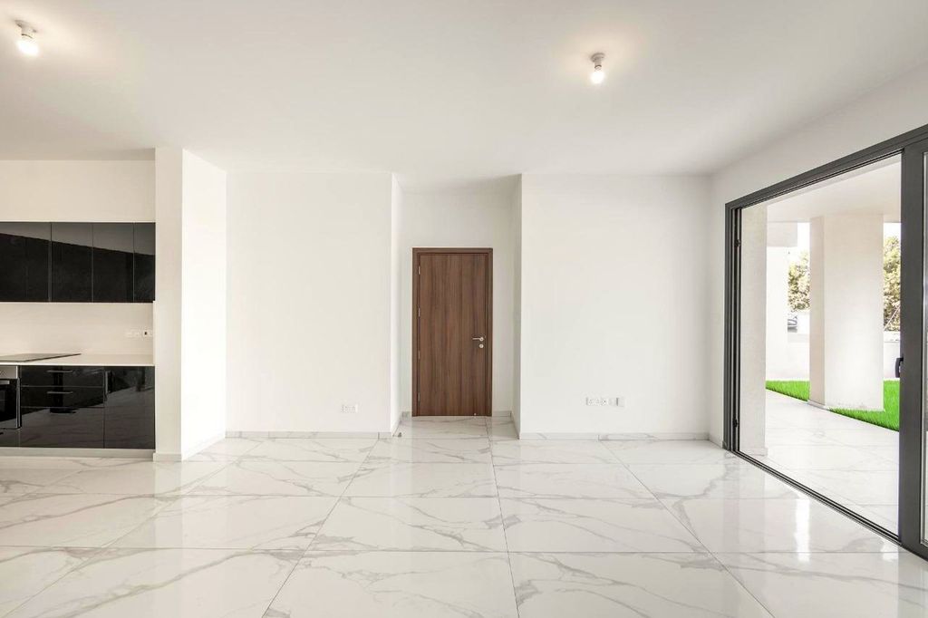 Property photo 2 of 25