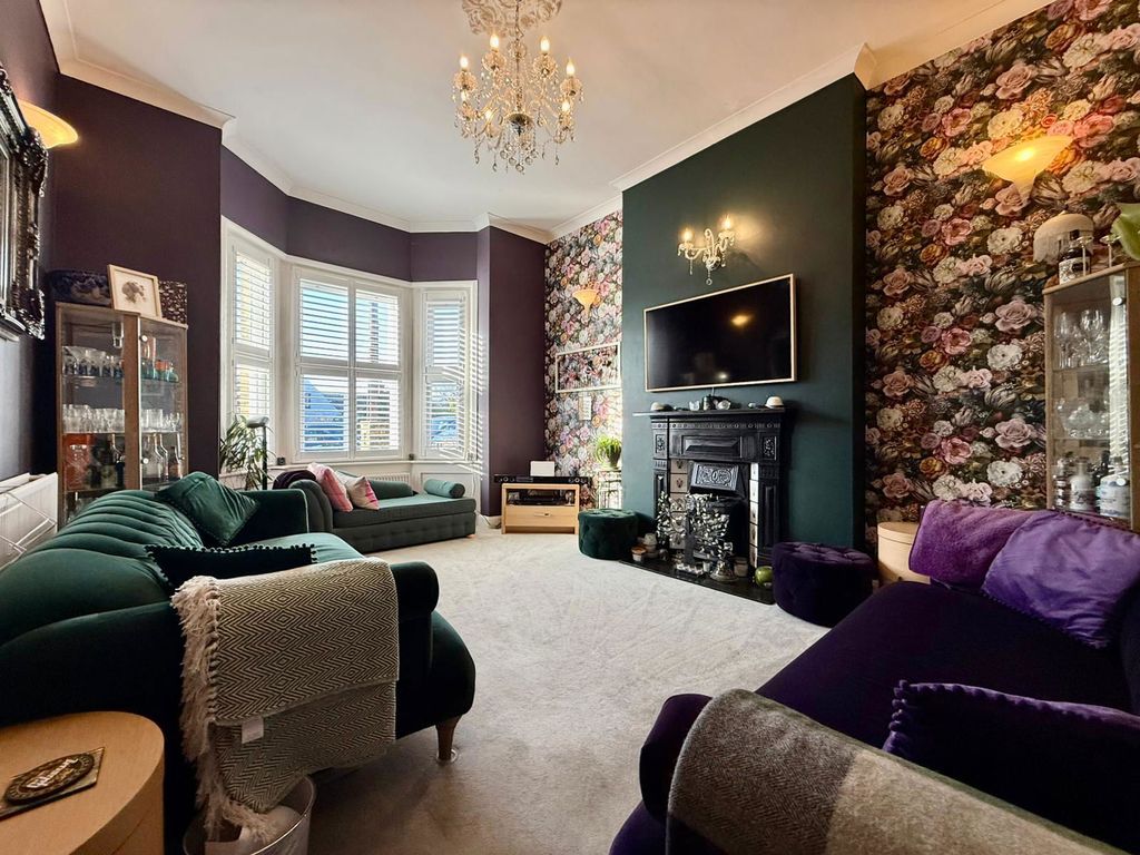 Property photo 2 of 25