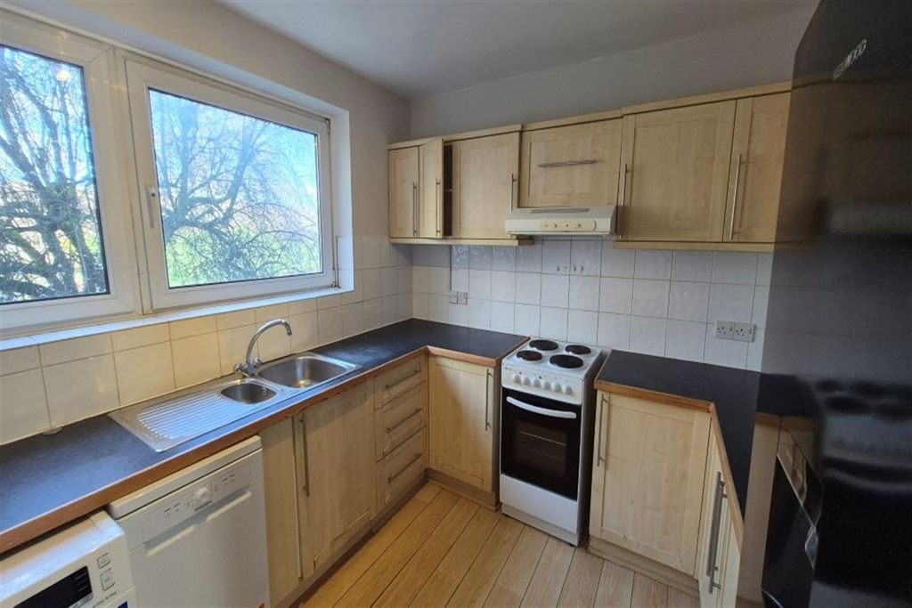 Property photo 2 of 5 Kitchen