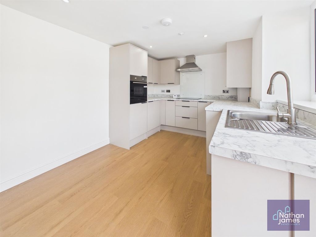 Property photo 2 of 11 Kitchen