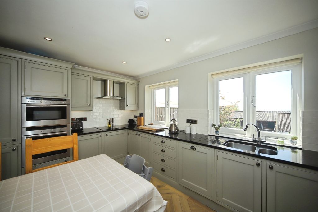 Property photo 3 of 25