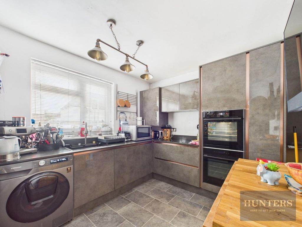 Property photo 2 of 16 Kitchen