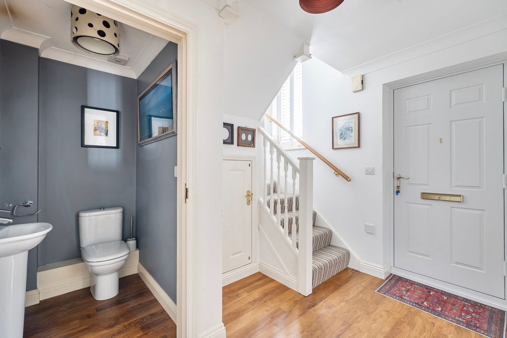 Property photo 3 of 16 5570369