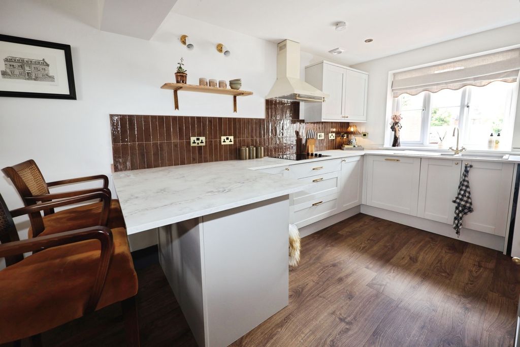 Property photo 2 of 21 5244631