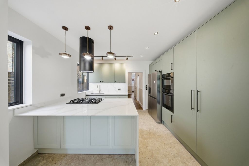 Property photo 2 of 15 5396971