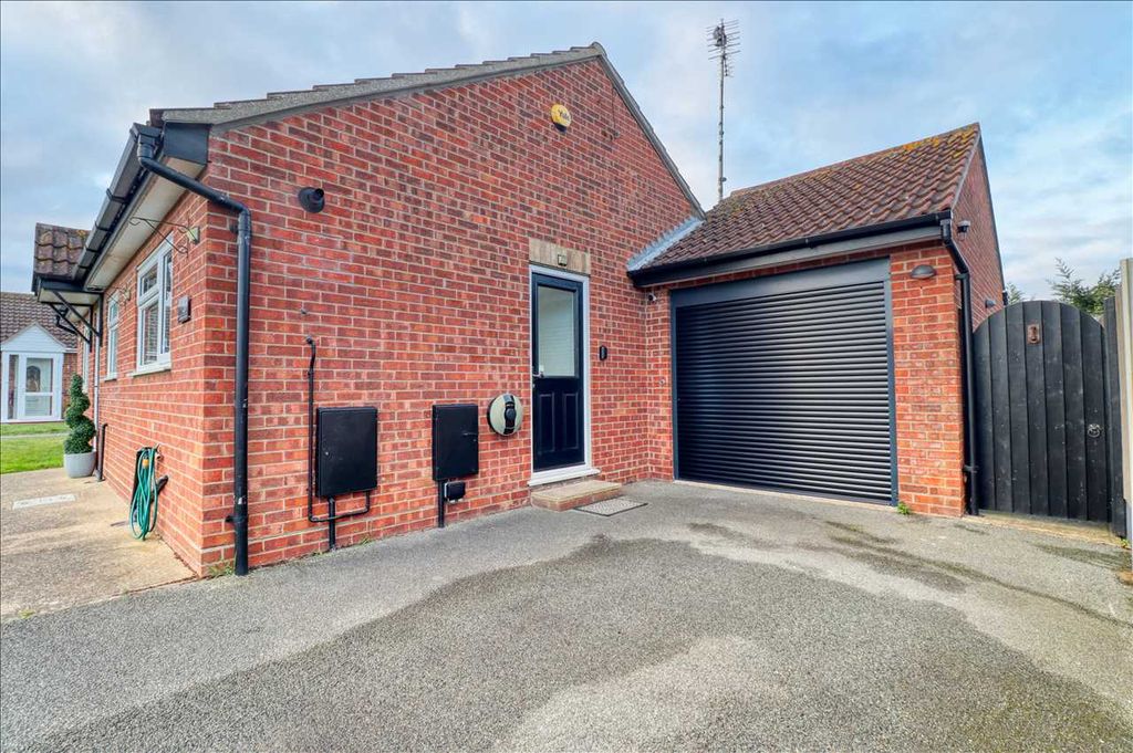 Property photo 2 of 18 Driveway & Garage