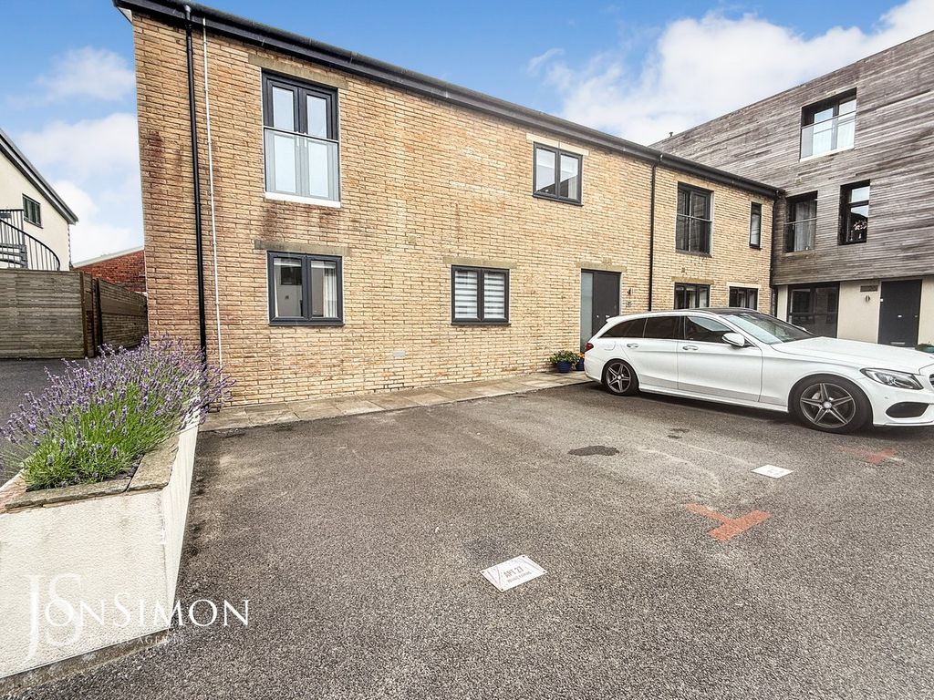 Property photo 1 of 35