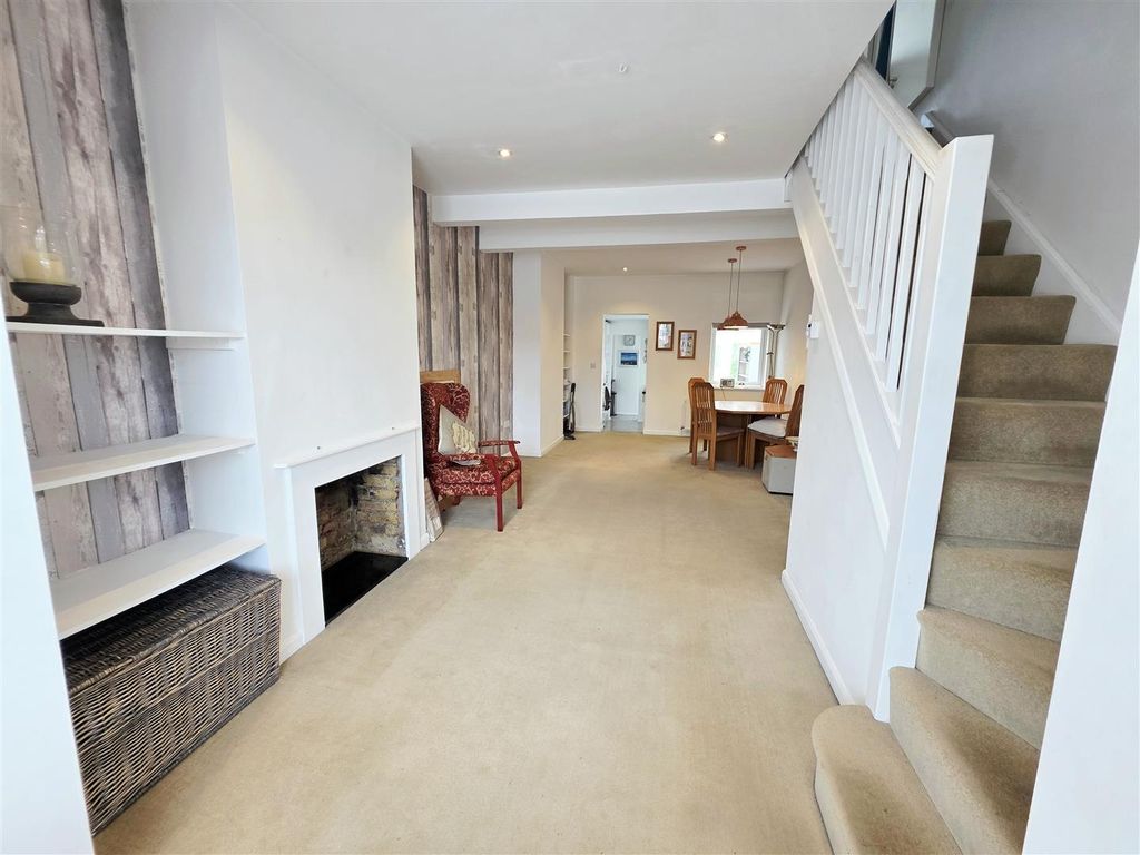 Property photo 2 of 10 Lounge