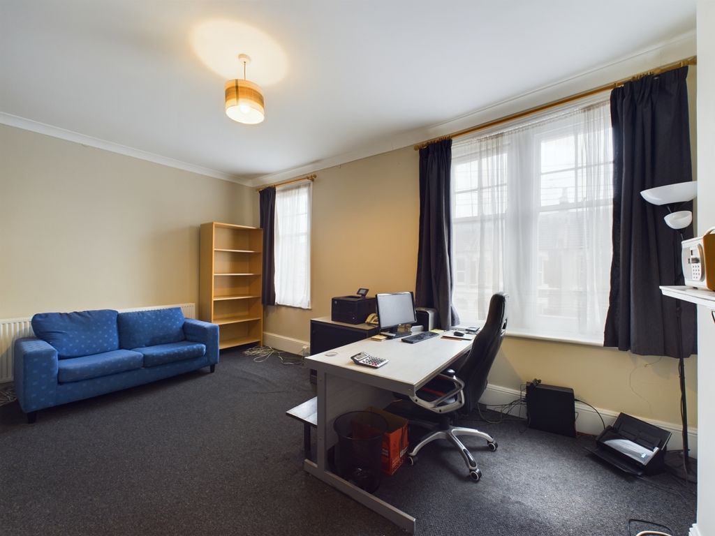 Property photo 3 of 8 Cam03750G0-Pr0019-Still004