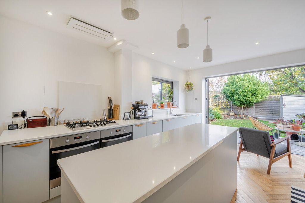 Property photo 3 of 16 Picture No. 15