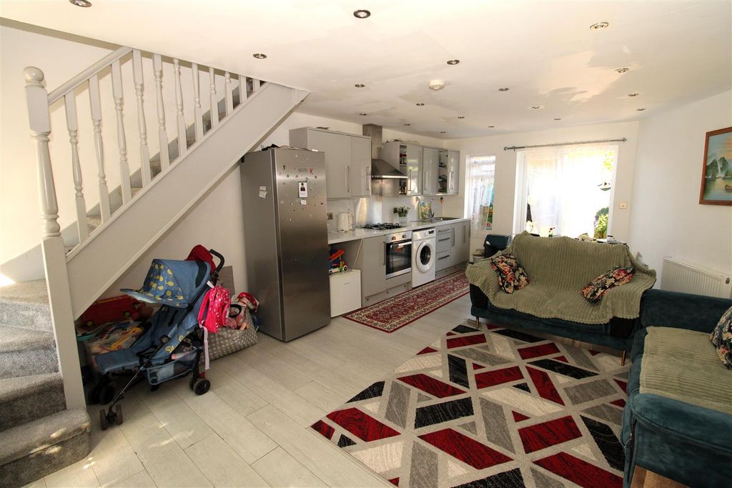 Property photo 2 of 18 Lounge.Jpg