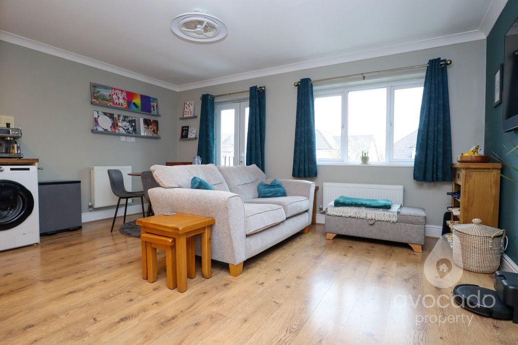 Property photo 2 of 9 4780895